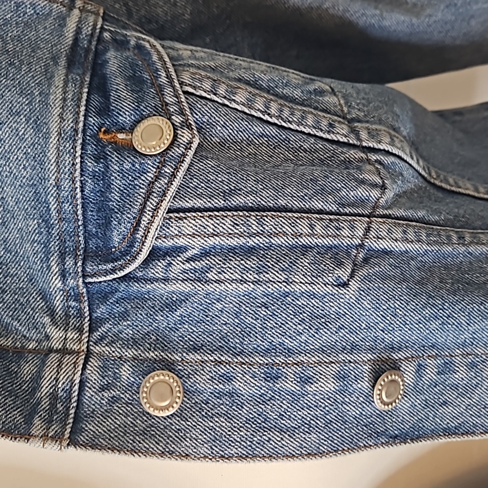 Women's Jean Jacket from the Bleu Jeans Company. Size Med. 100% Cotton - Picture 11 of 12